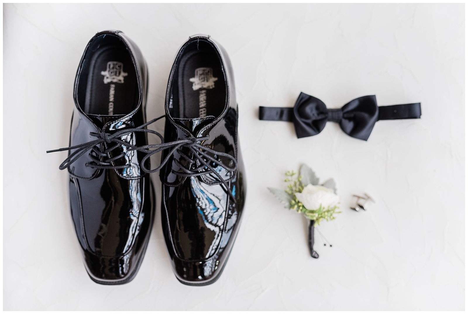 park chateau, nj wedding photographer, groom, photo, details, shoes, boutonniere