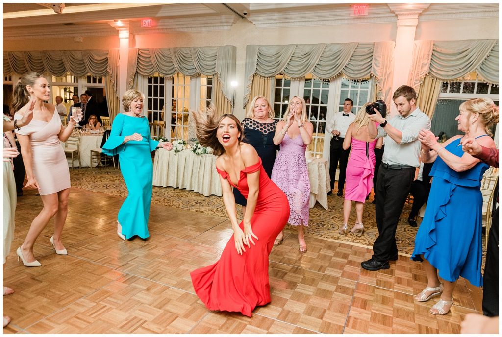 Fun dancing reception photos.