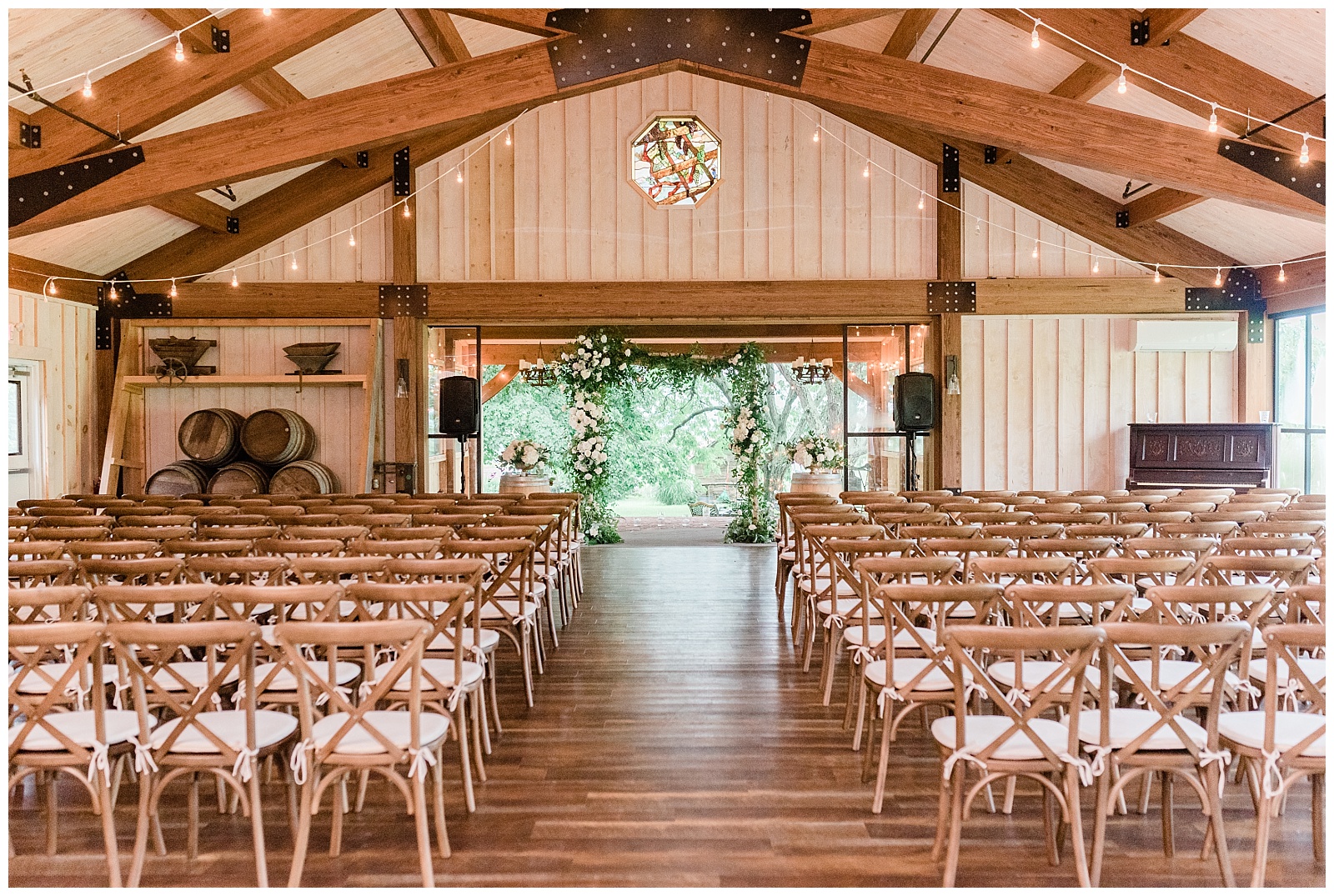 Red Maple Vineyard Wedding | Brittany & Craig - jenniferlarsenphoto.com